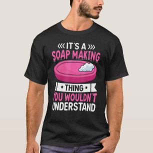 Es ist ein Seifenmacher-Seifenhersteller T-Shirt