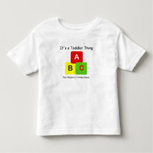 Es ist ein T - Shirt für Kleinkinder