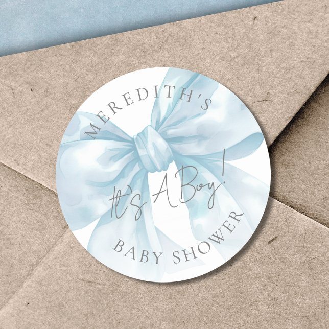 Es ist eine Baby Blue Bow Baby Dusche Runder Aufkleber (It's A Boy Blue Bow Baby Shower Classic Round Sticker)