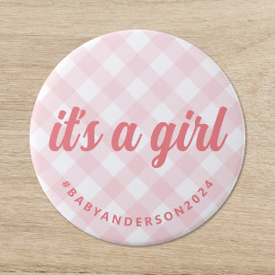 Es ist eine Girl Gingham Baby Dusche Button