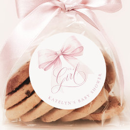 Es ist eine Girl Pink Bow Baby Dusche Runder Aufkleber