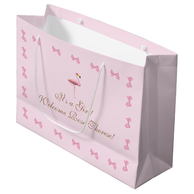 Es ist eine Girl Pink Flamingo Baby Dusche Große Geschenktüte (Vorderseite Schrägansicht)