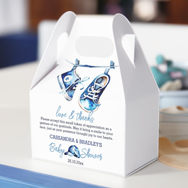 Es ist eine junge blaue Baby-Sport-Schuhkappe Baby Geschenkschachtel (It's a boy blue baby sports shoe cap baby shower favor box)