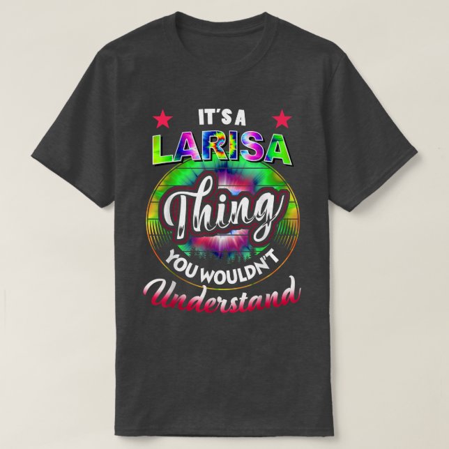 Es ist eine Larisa Thing Gefärbte Krawatte 60er 70 T-Shirt (Design vorne)