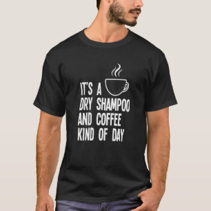 Es ist eine trockene Shampoo- und Kaffee-Mama T-Shirt