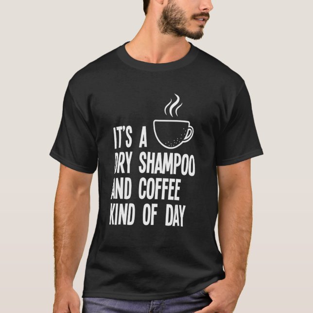 Es ist eine trockene Shampoo- und Kaffee-Mama T-Shirt (Vorderseite)