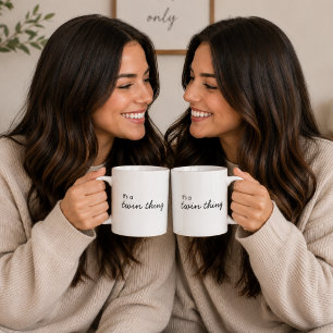 Es ist eine Zwillingsfrage   Moderne, aufeinander  Kaffeetasse