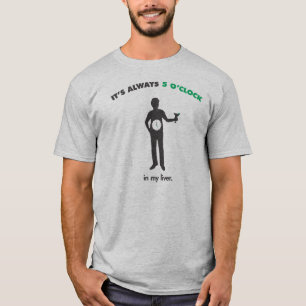 Es ist immer 5 Uhr - in meiner Leber T-Shirt
