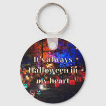 Es ist immer Halloween-Kürbis-Schlüsselanhänger