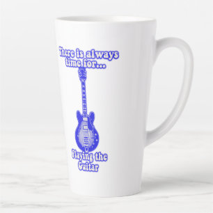 Es ist immer Zeit, Gitarre zu spielen. Blau Milchtasse