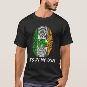 Es ist in meinem irischen Fingerprint-DNA-Kleeblat T-Shirt