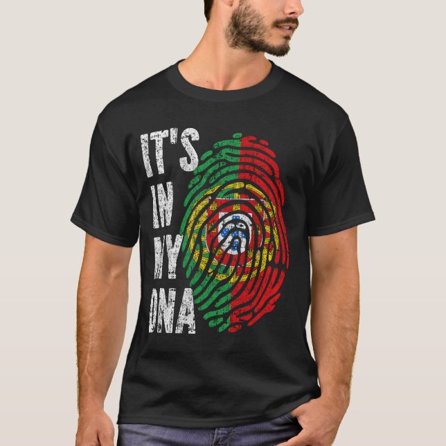 ES IST IN MEINER DNA Portugal Fahne Männer Frauen  T-Shirt (Vorderseite)