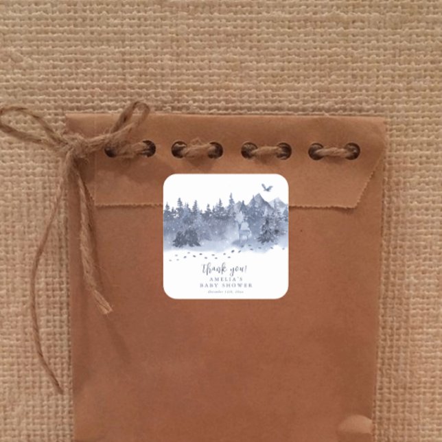 Es ist kalter Outside Snowy Forest Winter Bird Quadratischer Aufkleber (Von Creator hochgeladen)