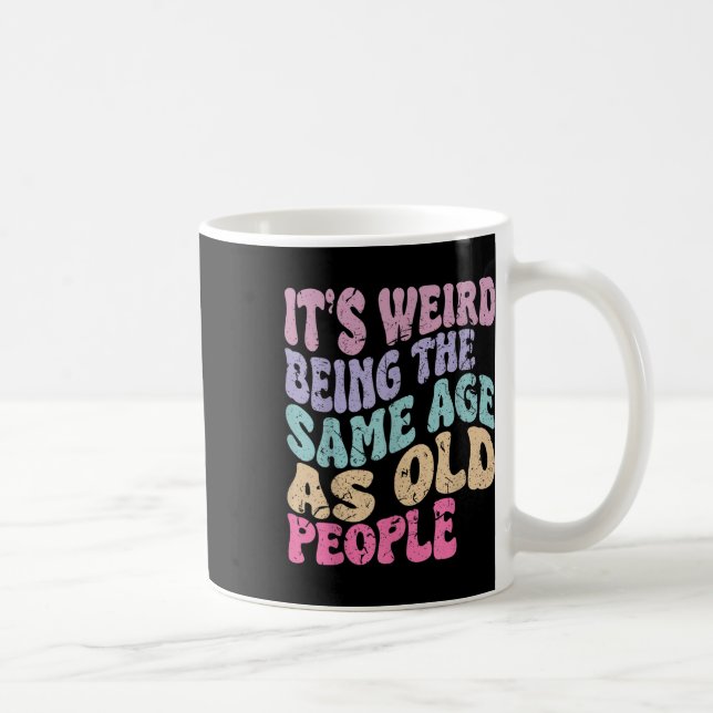 Es ist merkwürdig, das gleiche Alter wie alte Mens Kaffeetasse (Rechts)