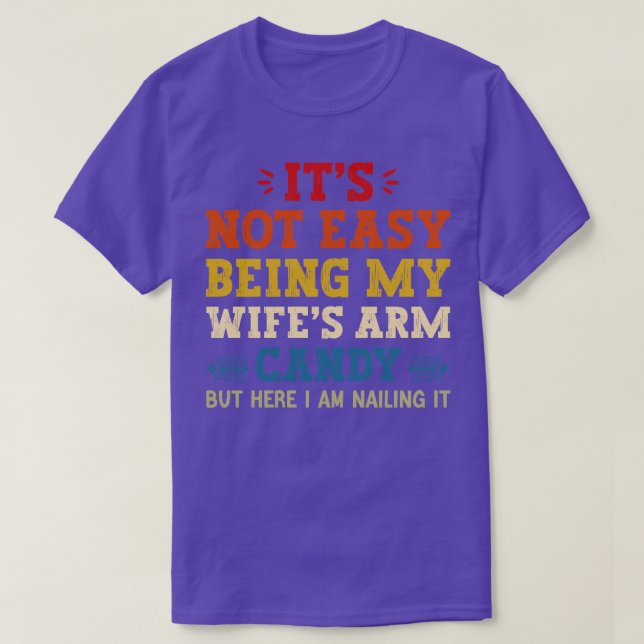 Es ist nicht einfach, meine Frau Armbonbons zu sei T-Shirt (Design vorne)