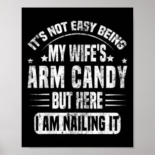 Es ist nicht leicht, das Arm Candy meiner Frau zu  Poster