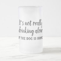 Es ist nicht wirklich lustig, allein Hund zu trink
