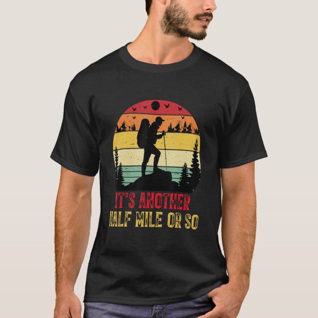 Es ist noch eine halbe Meile oder so wandernde Cam T-Shirt (Vorderseite)