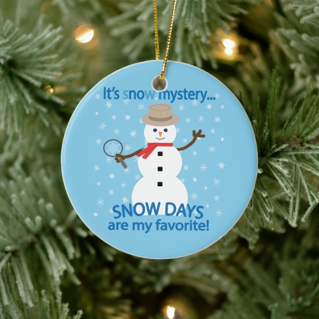 Es ist NOw Mystery Detective Snowman Blue Keramik Ornament (Baum)