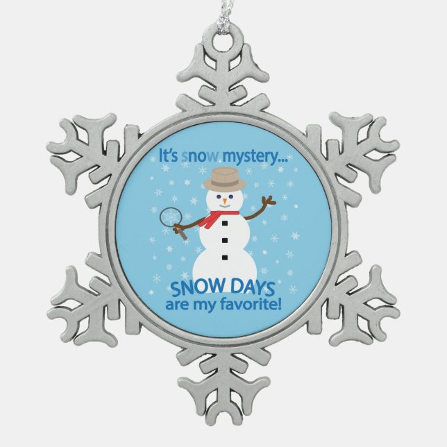 Es ist NOw Mystery Detective Snowman Blue Schneeflocken Zinn-Ornament (Vorderseite)