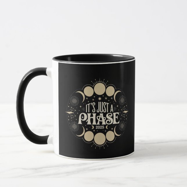 Es ist nur eine Phase Solar Eclipse 2025 Mondmond Tasse (Links)