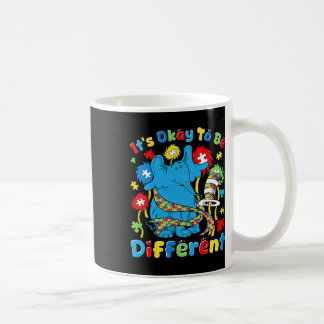 Es ist OK, ein anderer Autismus-Sensibilisierungse Kaffeetasse