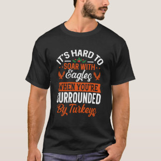 Es ist schwer, mit Adlern in die Höhe zu schießen, T-Shirt