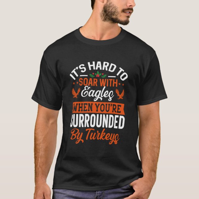 Es ist schwer, mit Adlern in die Höhe zu schießen, T-Shirt (Vorderseite)