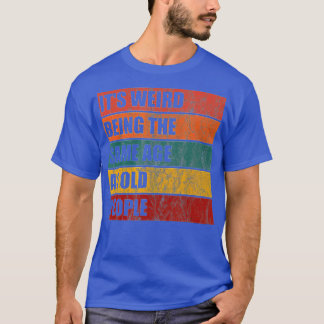 Es ist seltsam, das gleiche Alter wie alte Leute z T-Shirt
