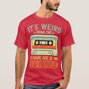 Es ist seltsam, das gleiche Alter wie alte Leute z T-Shirt