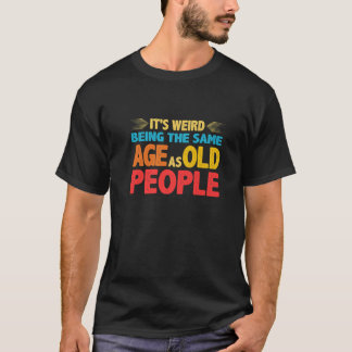 Es ist seltsam, das gleiche Alter wie alte Mensche T-Shirt