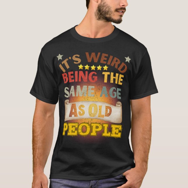 Es ist seltsam, das gleiche Alter wie alte Mensche T-Shirt (Vorderseite)