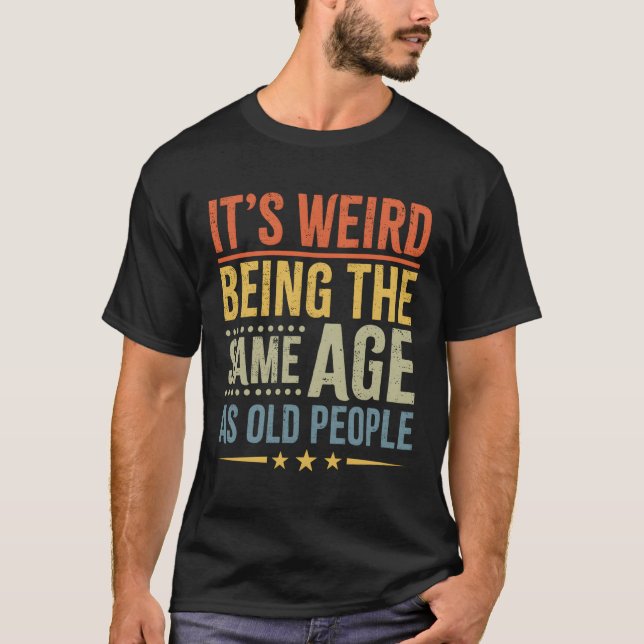 Es ist seltsam, das gleiche Alter wie alte Mensche T-Shirt (Vorderseite)