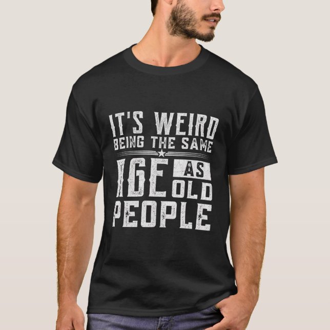 Es ist seltsam, das gleiche Alter wie alte Mensche T-Shirt (Vorderseite)