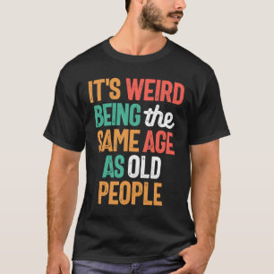 Es ist seltsam, das gleiche Alter wie alte Mensche T-Shirt
