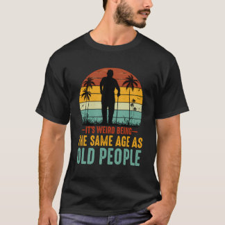 Es ist seltsam, das gleiche Alter wie alte Mensche T-Shirt