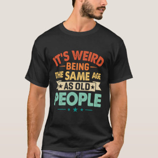 Es ist seltsam, das gleiche Alter wie alte Mensche T-Shirt