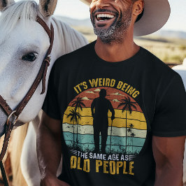 Es ist seltsam, das gleiche Alter wie alte Mensche T-Shirt
