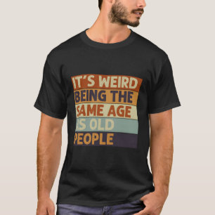 Es ist seltsam, das gleiche Alter wie alte Mensche T-Shirt