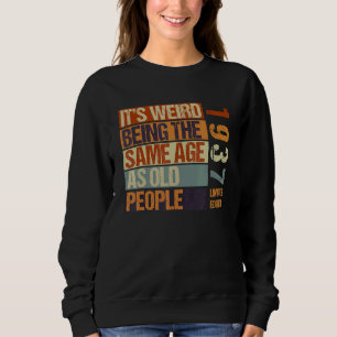 Es ist seltsam, das gleiche Alter zu haben wie alt Sweatshirt