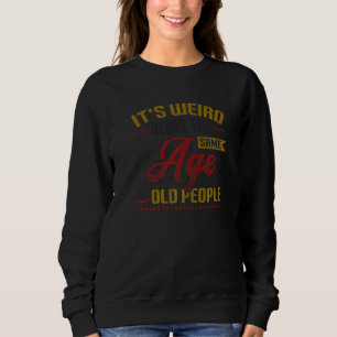 Es ist seltsam, das gleiche Alter zu haben wie alt Sweatshirt