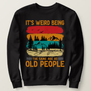 Es ist seltsam, das gleiche Alter zu haben wie alt Sweatshirt