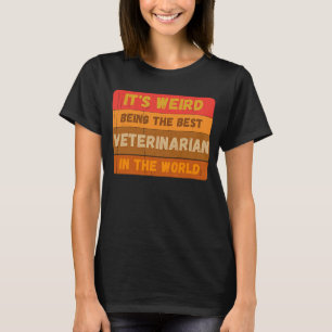 Es ist seltsam, der beste VETERINARIER der Welt zu T-Shirt