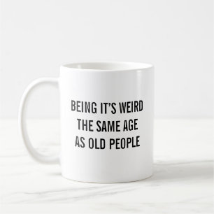 Es ist seltsam, genauso alt zu sein wie alte Leute Kaffeetasse