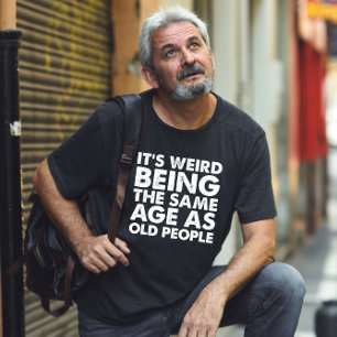 Es ist seltsam, genauso alt zu sein wie alte Leute T-Shirt