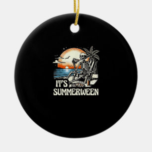 Es ist Sommerween-Skelett-Sonnenuntergangs-Urlaub Keramik Ornament