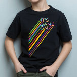 Es ist Spiel auf farbenfrohen Neon Laser Tag Team  T-Shirt<br><div class="desc">Spaß, hell und cool mit Laser Tag thematisierte Geburtstagsfeierteam Uniformen. Das Design zeichnet sich durch ein typografisches Farbdesign "It's Game On" aus, mit Balken aus leuchtenden, mehrfarbigen Lichtern, die aus dem Text abschießen. Der schwarze Hintergrund Set die Stimmung mit den hellen Laserstrahlen und schafft so einen kühnen Look. Auf der...</div>