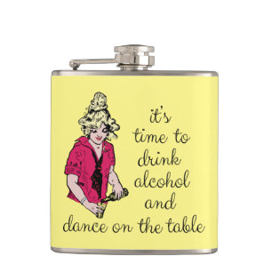 Es ist Zeit, Alkohol und Tanz auf der Tabelle zu Flachmann