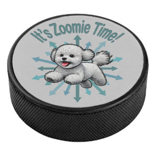 Es ist Zoomie Time Bichon Frise Eishockey Puck