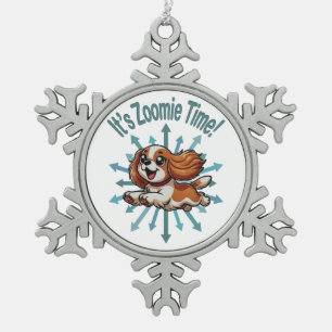 Es ist Zoomie Time Cavalier Spaniel Schneeflocken Zinn-Ornament